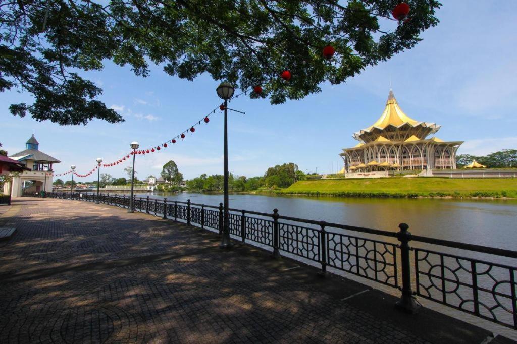 Nova Kuching Hotel Kültér fotó