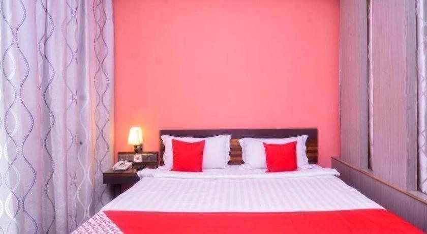 Nova Kuching Hotel Kültér fotó