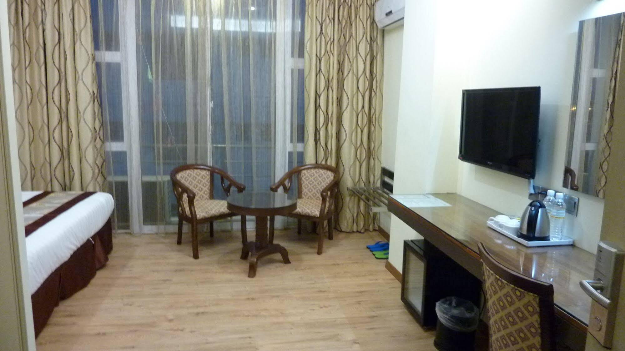Nova Kuching Hotel Kültér fotó