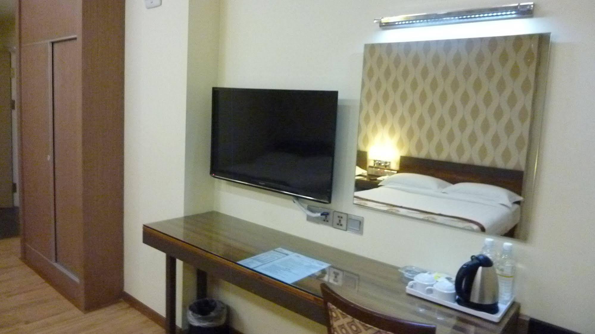 Nova Kuching Hotel Kültér fotó