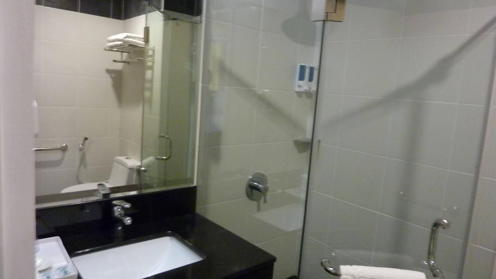 Nova Kuching Hotel Kültér fotó