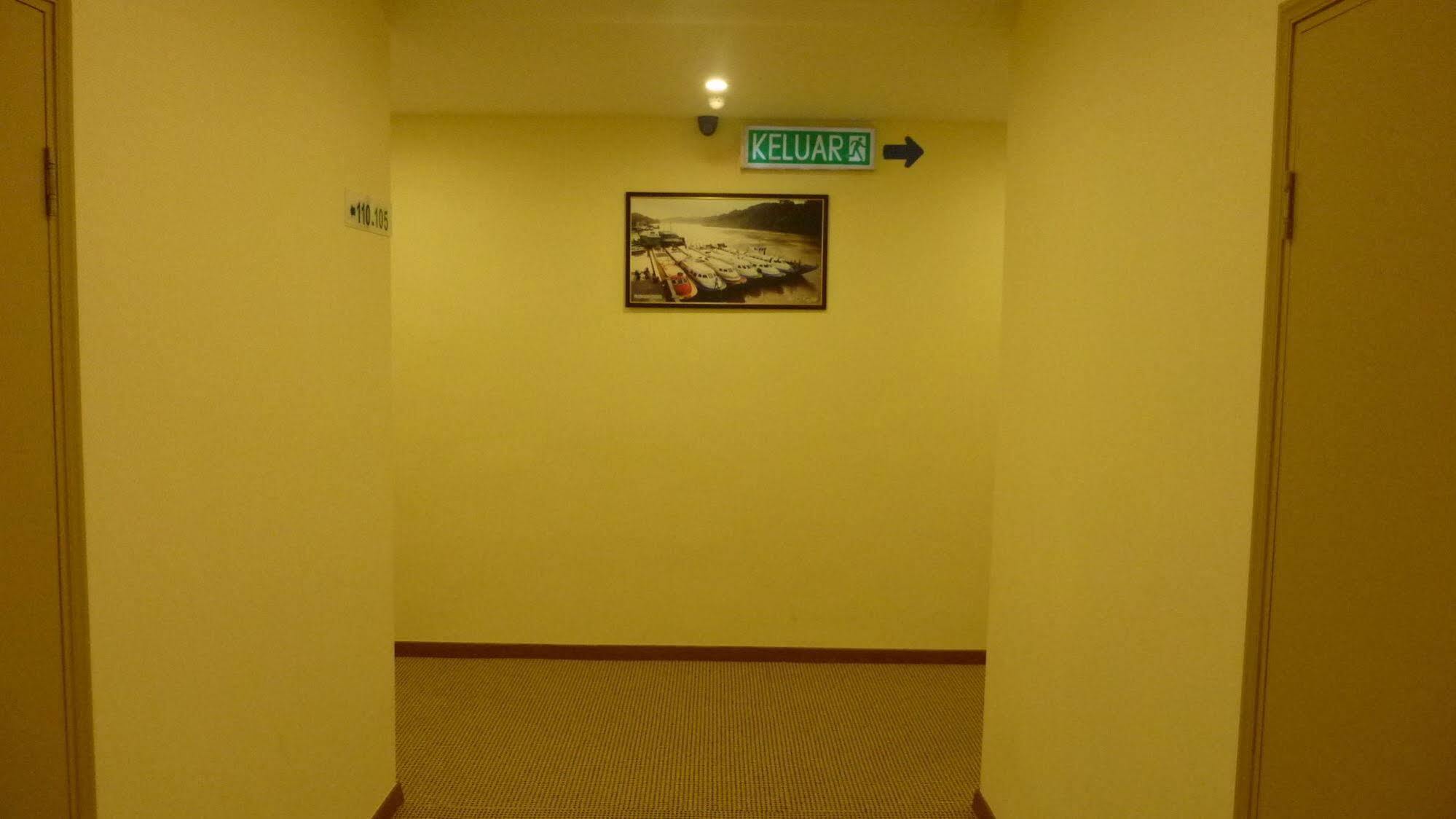 Nova Kuching Hotel Kültér fotó